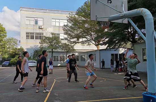 珠海林顺自动化公司,组织烧烤及篮球比赛活动